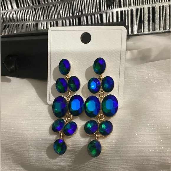 💋Beautiful GoldTone Iridescent Blue&greem Round Crystal tiered drop Earrings - Picture 3 of 9